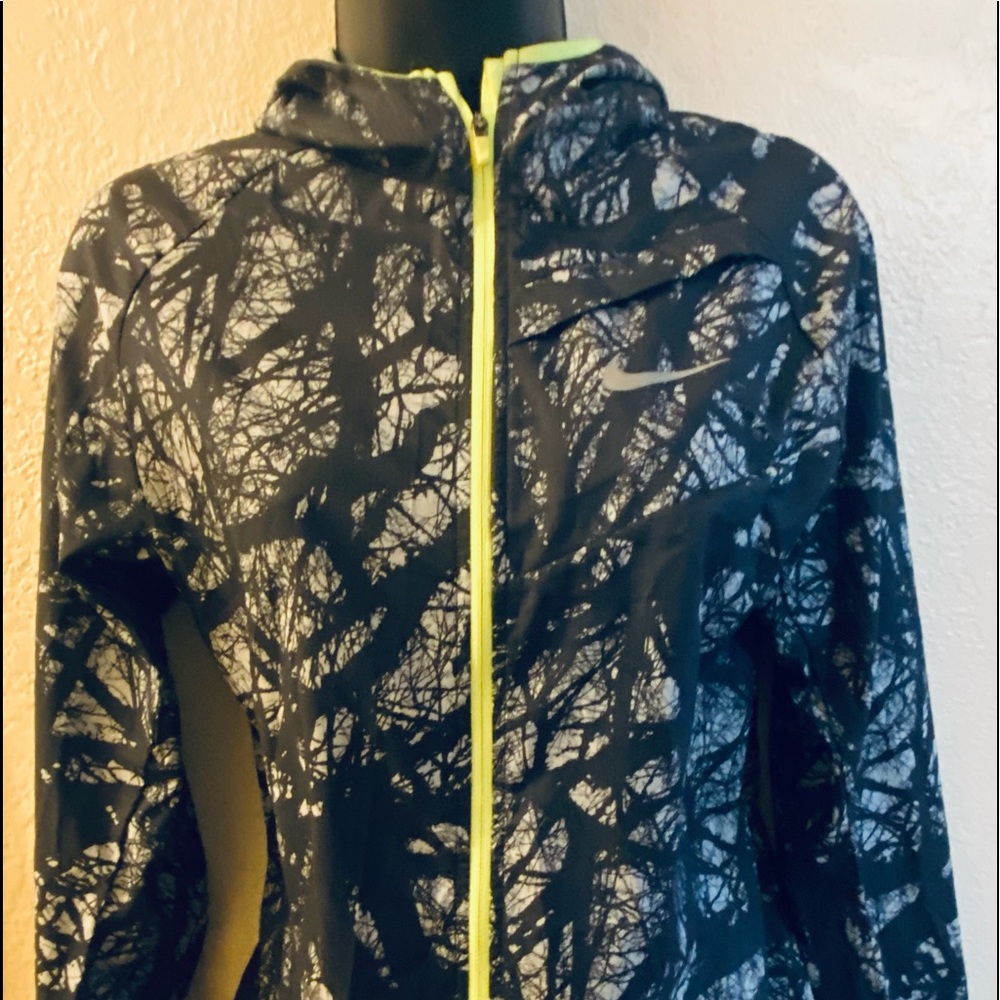 Nike charcoal print windbreaker
